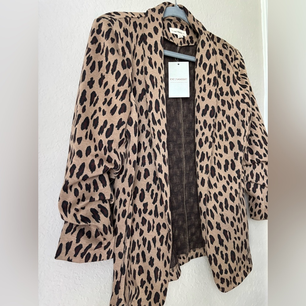 Eesome Animal Print Jacket - Tan and Black - Women’s size s - Picture 3 of 11